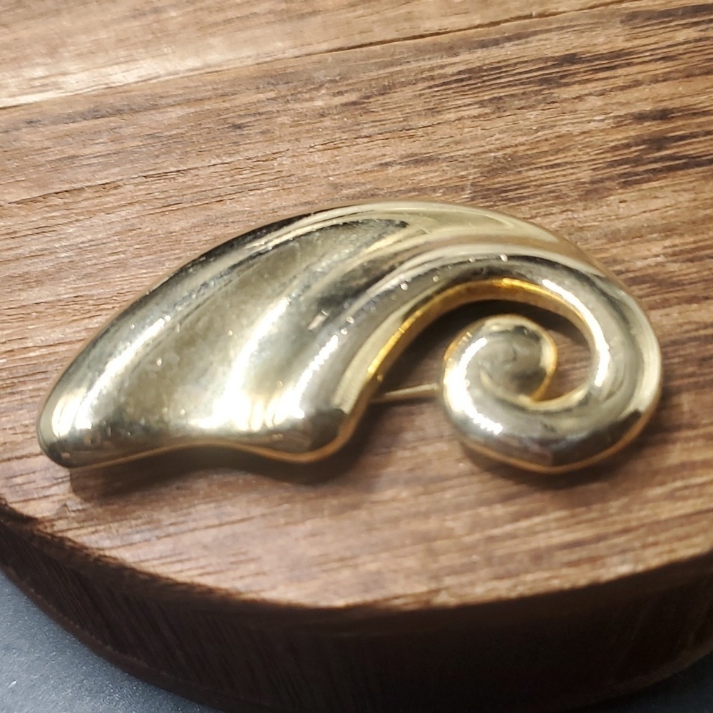 Avante Garde Vintage‎ Brooch B835